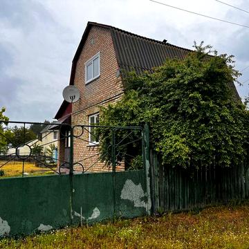 Дача серед соснового лісу під Києвом