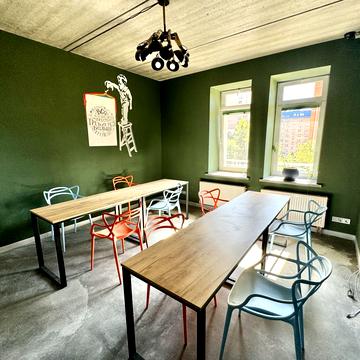 Дмитрівська вул., 76