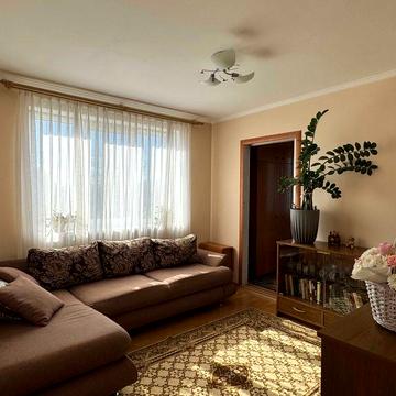 Продається хороша і світла квартира, 3 кімнати