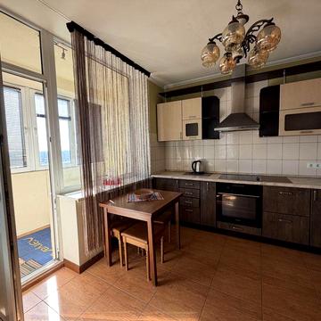 Дніпровська набережна 26а, сонячна квартира з неймовірним видом, 60м2