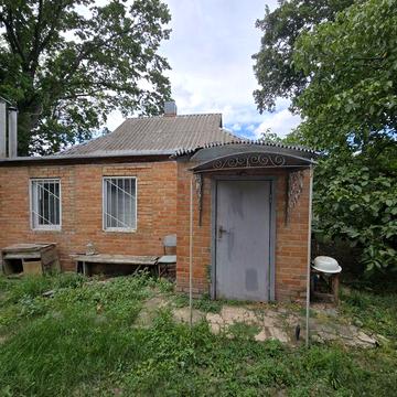 Будинок з земельною ділянкою в с. Заміське