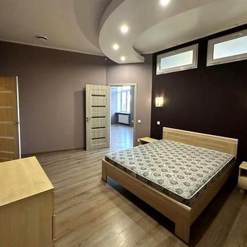 Продаж 3х к. Сталінки у Центрі з ремонтом