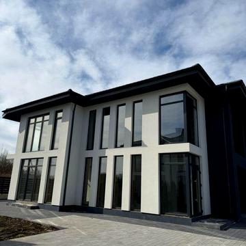 Продається сучасний котедж в Зубрі