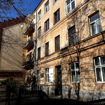 Оренда 2 кім.квартири вул.Устіяновича