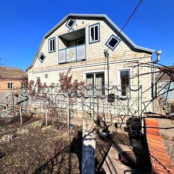 Продається будинок з земельною ділянкою 19 соток.