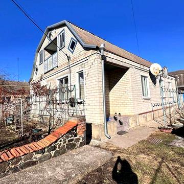 Продається будинок з земельною ділянкою 19 соток.