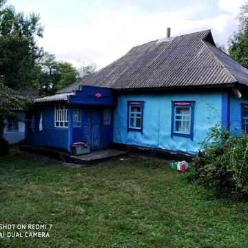 Будинок в селі. Електрика проведена