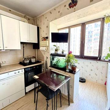 Продаж 1 кімнатної квартири з ремонтом Вулиця Кікабідзе 6А