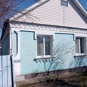 Будинок з земельною ділянкою