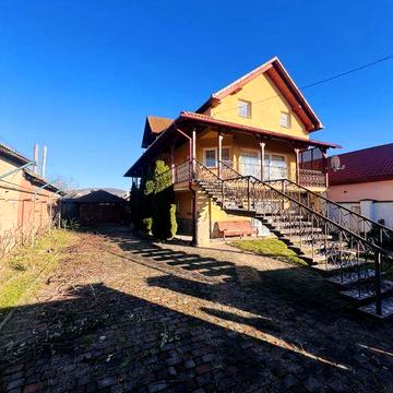 Продаж просторого будинку в м. Берегове