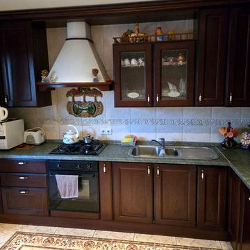 Другий поверх, власник