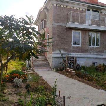 продам хату у селі Бровари