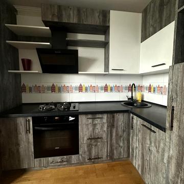 Теплична вул., 42