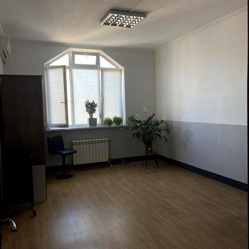 Гната Хоткевича вул. (Червоногвардійська), 8