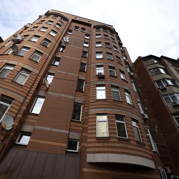 Дмитрівська вул., 13