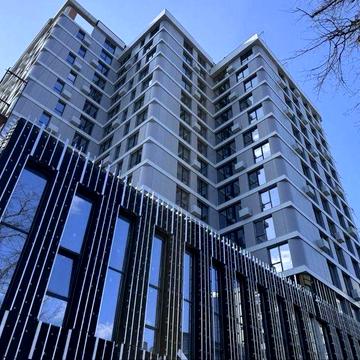 ЖК Трівіум з видом на озеро біля парку, елітний район