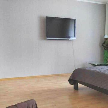 Саперно-Слобідська вул., 8