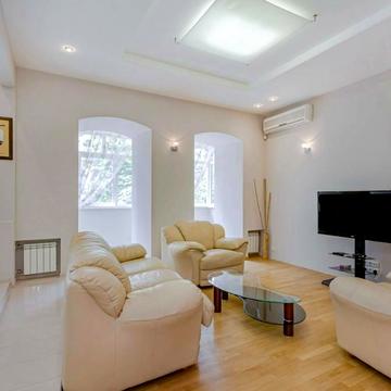 Антоновича вул. (Горького), 3