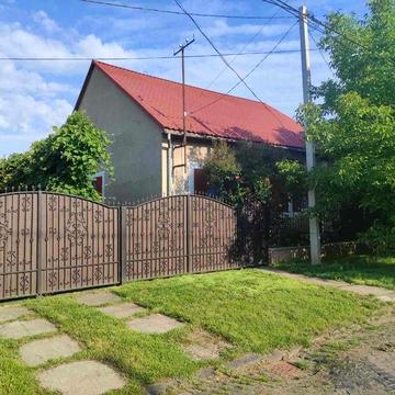 Продам приватний будинок, м.Хуст центр