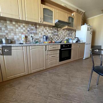 Академіка Павлова вул., 144