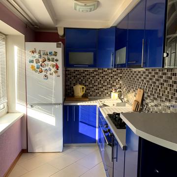 Юності вул., 4