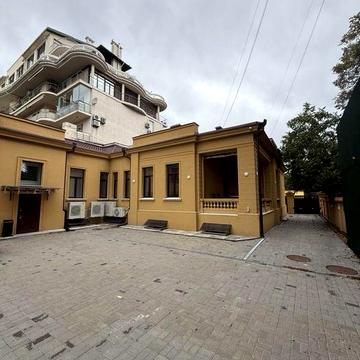 Продажа просторного дома 393,2 м² + подвал на участке 7,9 соток,790 м²