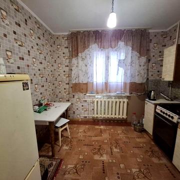 Продам 1но кімнатну, покращеного планування, кухня 9