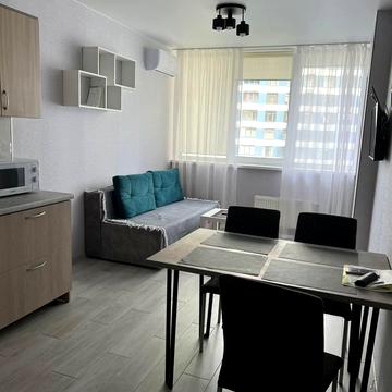 Євгена Сверстюка вул. (Марини Раскової), 6