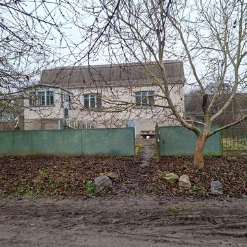 Продам цегляний будинок .