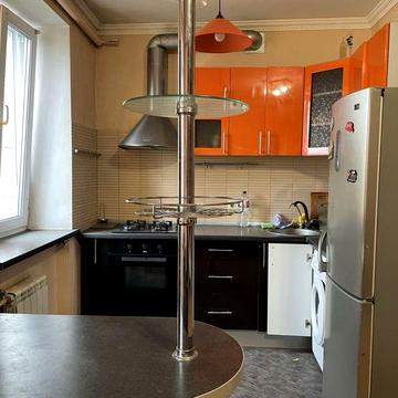 Здам у оренду 1кім кв по пр-ту Соборності 4, Дарницька площа