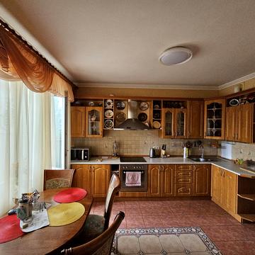 Академіка Булаховського вул., 5-Д