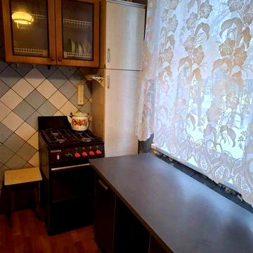 Продам 2 к. квартиру Гвардейцев Широнинцев 521 м/н метро Студенческая