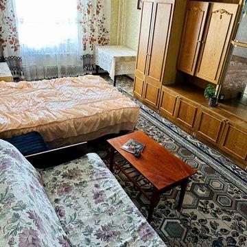 Здається 1 - на квартира  На довготривалий термін Квартира мебльована