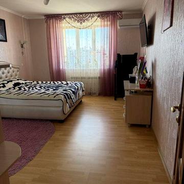 3кімнатна квартира з коморою в центрі Бучи!