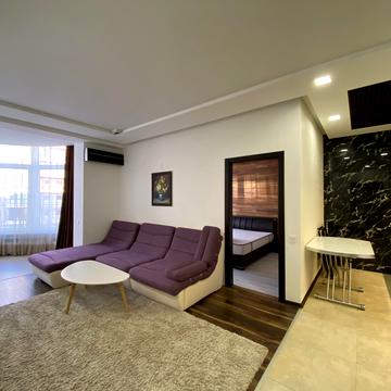 Незалежності вул., 8Б