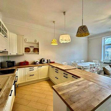 Оренда 2 кім квартири по вул. М. Грушевського (150 м.кв.)