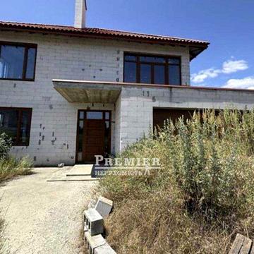 Пропонується до продажу будинок з якісним капітальним будівництвом.