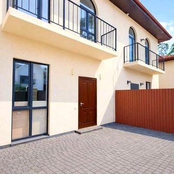 Таунхаус з частковим ремонтом. Сертифікат.  Мінімальне оформлення.