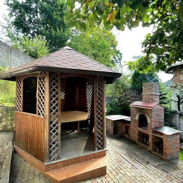 Продаж будинку та ділянки в смт. Івано Франкове