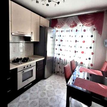 Продам 2 комнатную квартиру. Газ, кирпич. Центр Таирова. Ак. Королева