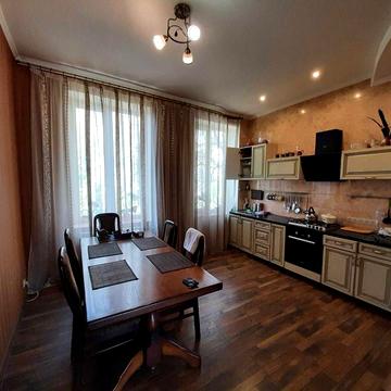 Продам сталінку в центрі міста