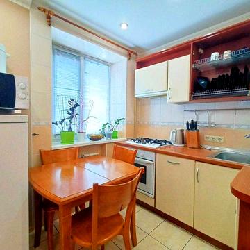 Довгострокова оренда 2-кімн квартири по вул. Довженка (Толстого) 134.