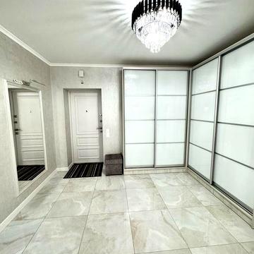 Перша здача. Трьохкімнатна новобудова. Кутузова