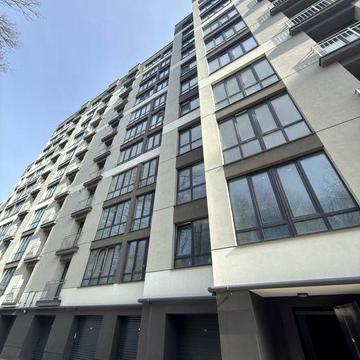 Здана 1 кімнатна квартира з видом на гори з чорноким ремонтом