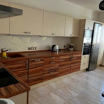 Дніпровська набережна вул., 26