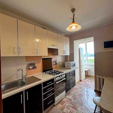 Оренда 2к  з виглядом на озеро 14500