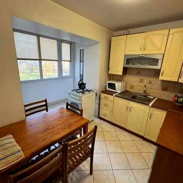 Здам 4-х кімнатну квартиру, тихий центр