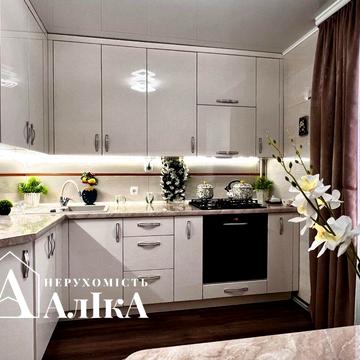 Продам 3-кімнатну квартиру з новим ремонтом! ВСЕ ЗАЛИШАЄТЬСЯ