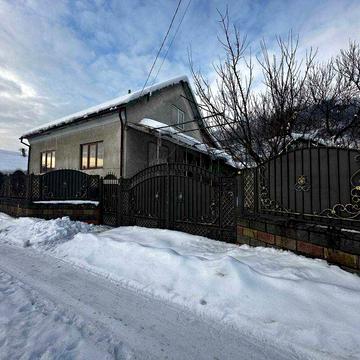 Продається будинок у с. Нересниця