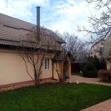 Сдаётся часть частного дома голосеево.Мышеловка